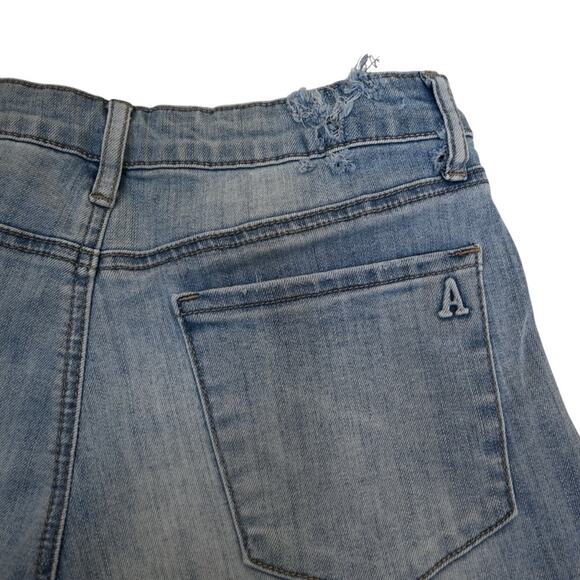 Articles of Society Women's 28 Light Wash Denim Jean Shorts - Picture 4 of 10